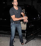 FP_3099401_Hollywood_Celebs_VAH_060209.jpg