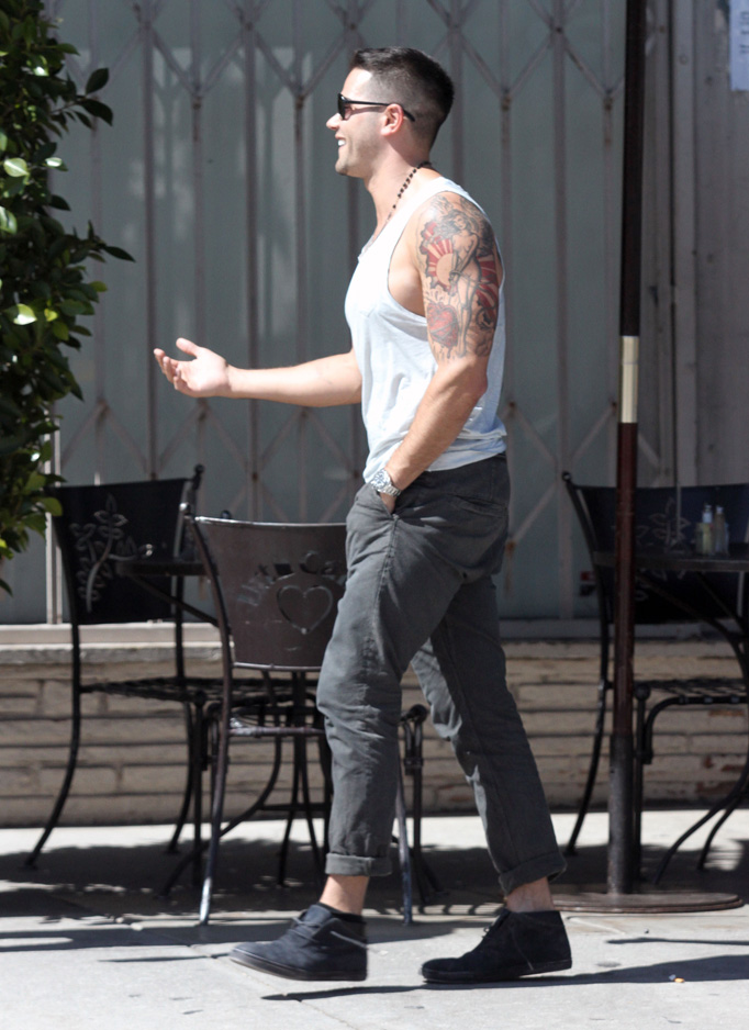 jesse-metcalfe-white-tank-top-tatttoos-urth-cafe-06282011-01.jpg
