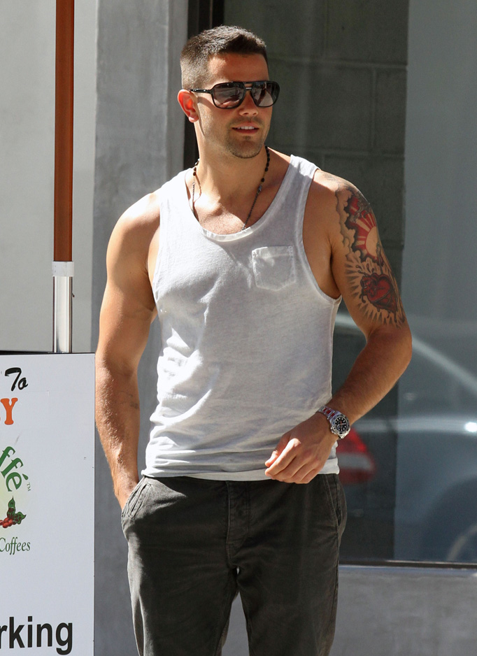 jesse-metcalfe-white-tank-top-tatttoos-urth-cafe-06282011-03.jpg