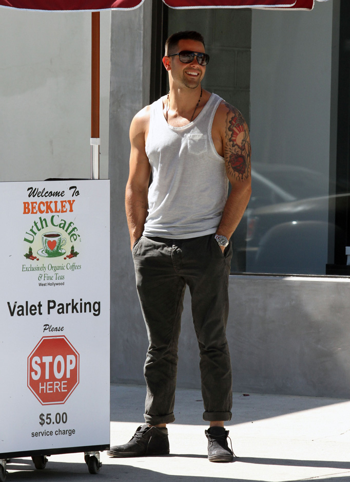 jesse-metcalfe-white-tank-top-tatttoos-urth-cafe-06282011-06.jpg