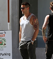 jesse-metcalfe-white-tank-top-tatttoos-urth-cafe-06282011-07.jpg