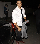 Filename=June-13-2012-Hollywood_00006.jpg
Filesize=303KiB
Dimensions=733x1024
Date added=Jun 15, 2012 June-13-2012-Hollywood_00006.jpg