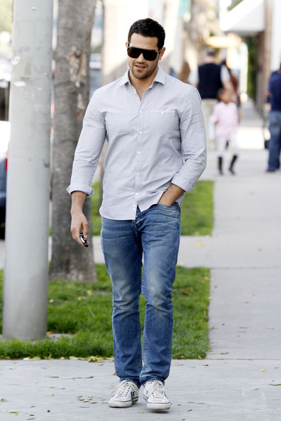 Jesse-Metcalfe-february-20-2012-002.jpg