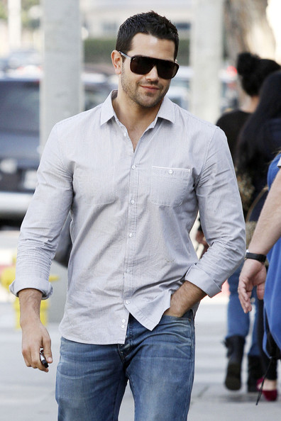 Jesse-Metcalfe-february-20-2012-011.jpg
