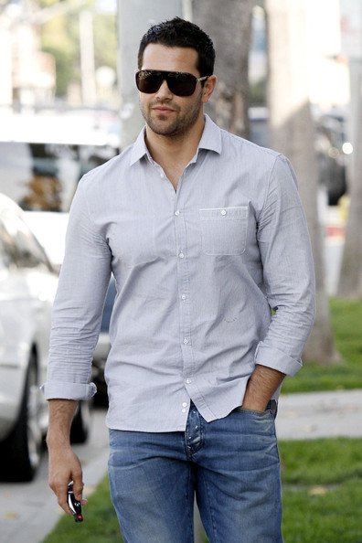 Jesse-Metcalfe-february-20-2012-012.jpg