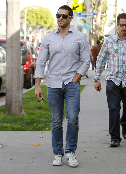 Jesse-Metcalfe-february-20-2012-023.jpg