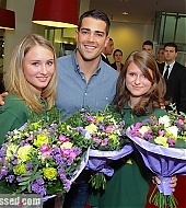 jesse-metcalfe2011-08-22_08-12-14signs-autographs.jpg