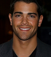 Filename=JesseMetcalfe012305-VF547.jpg
Filesize=86KiB
Dimensions=645x1000
Date added=Sep 11, 2006 JesseMetcalfe012305-VF547.jpg
