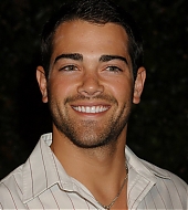 Filename=JesseMetcalf041205-G75.jpg
Filesize=215KiB
Dimensions=1099x1500
Date added=Sep 11, 2006 JesseMetcalf041205-G75.jpg