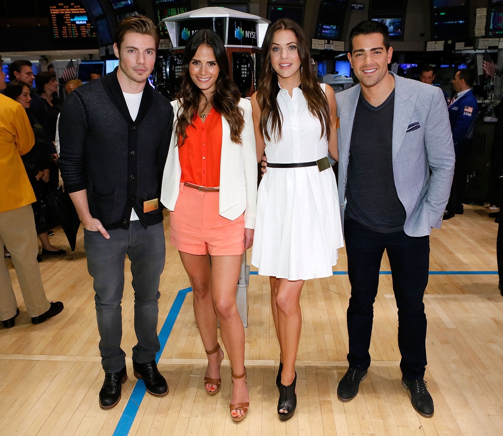 The_Cast_Of_The_New_Series_Dallas_Visits_The_New_York_Stock_Exchange_June-11-2012_00008.jpg The_Cast_Of_The_New_Series_Dallas_Visits_The_New_York_Stock_Exchange_June-11-2012_00008.jpg