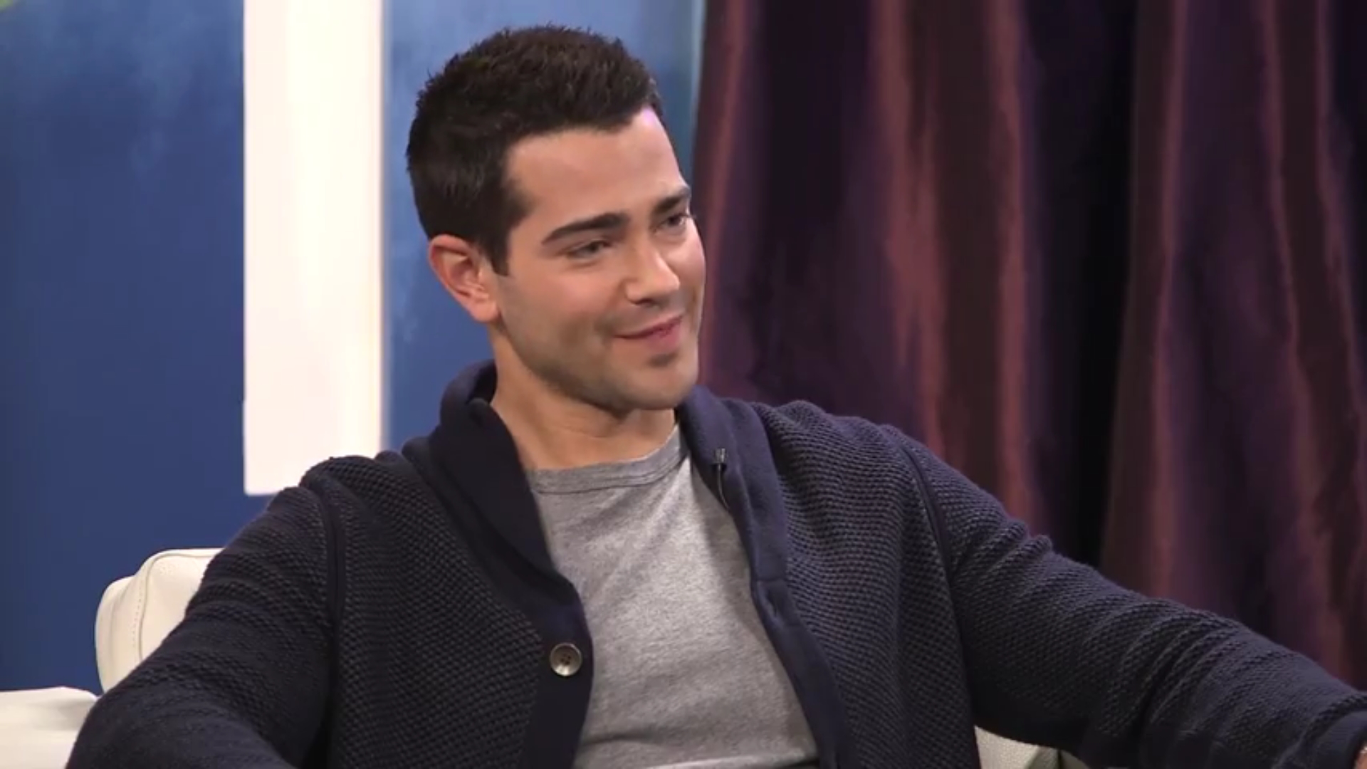 jesse-metcalfe-totally-clevver-2014-017.jpg