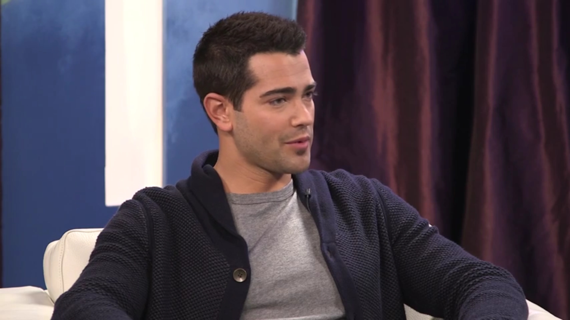jesse-metcalfe-totally-clevver-2014-026.jpg