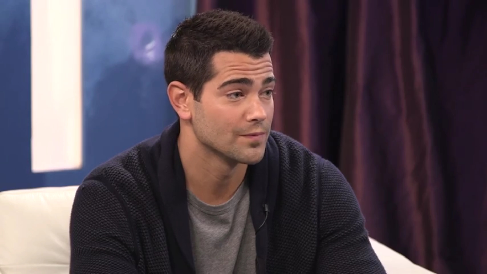 jesse-metcalfe-totally-clevver-2014-033.jpg