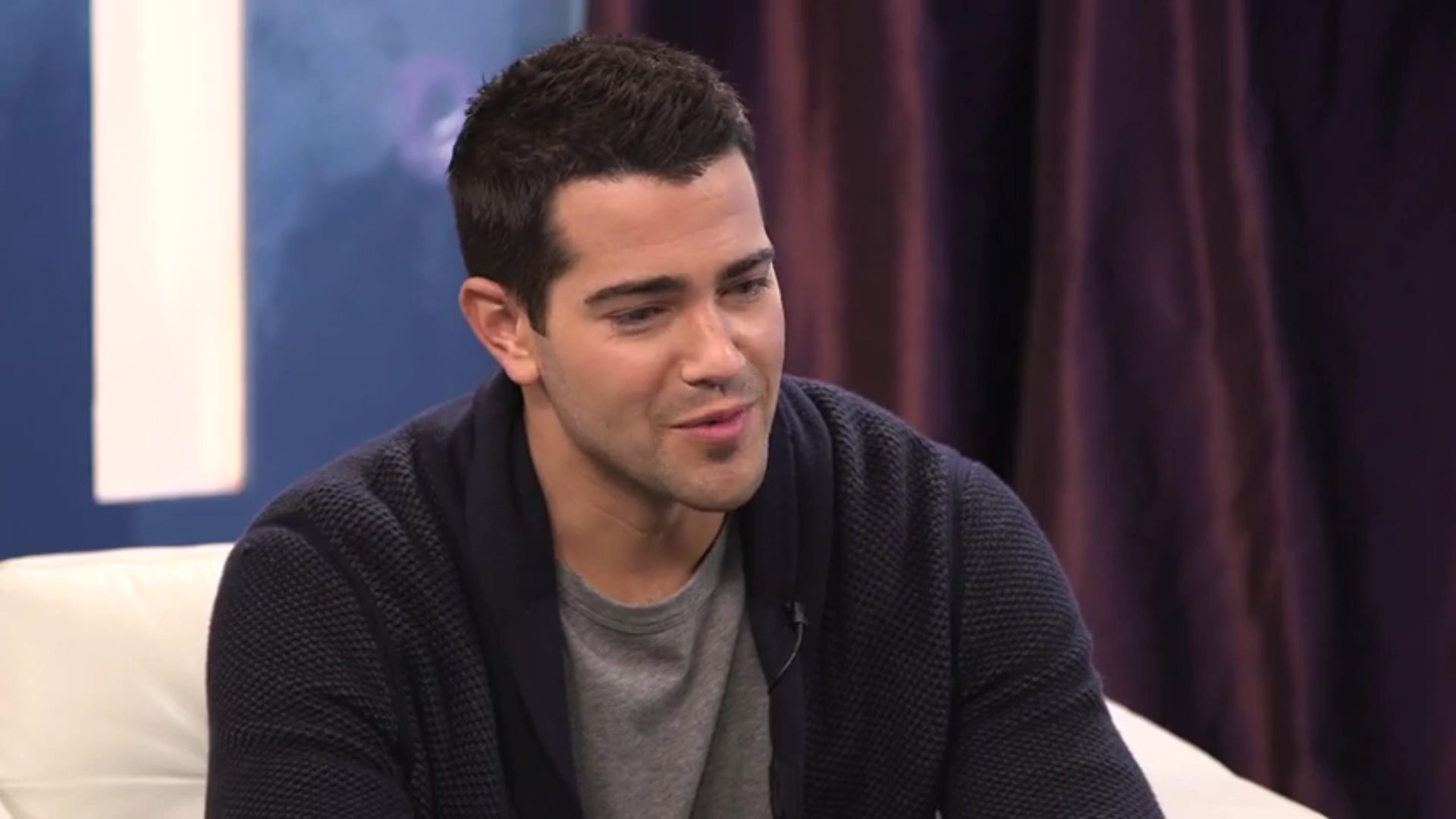 jesse-metcalfe-totally-clevver-2014-037.jpg