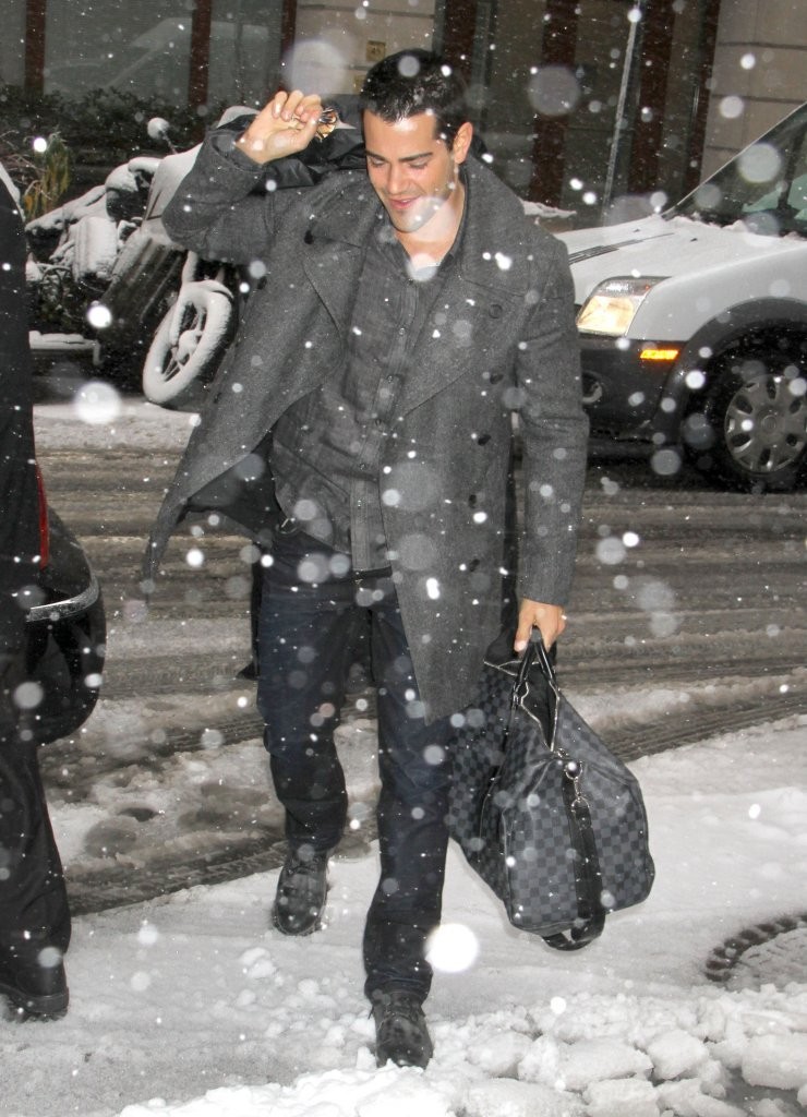 Jesse-Metcalfe-Heading_to_Live_with_Kelly_and_Michael_taping_-_March_8-001.jpg Jesse-Metcalfe-Heading_to_Live_with_Kelly_and_Michael_taping_-_March_8-001.jpg