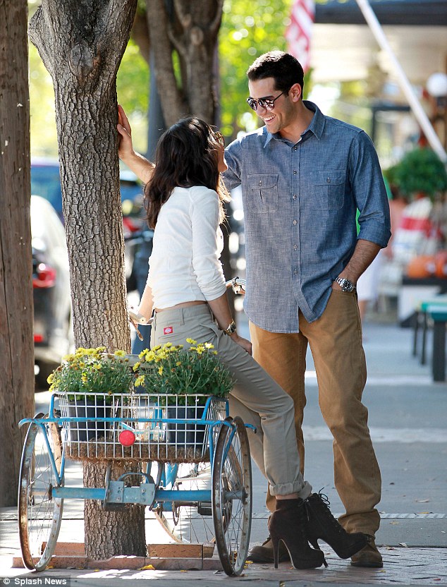 Jesse-Metcalfe-and-Cara-Santana-Dallas-Texas-November-2012-3.jpg