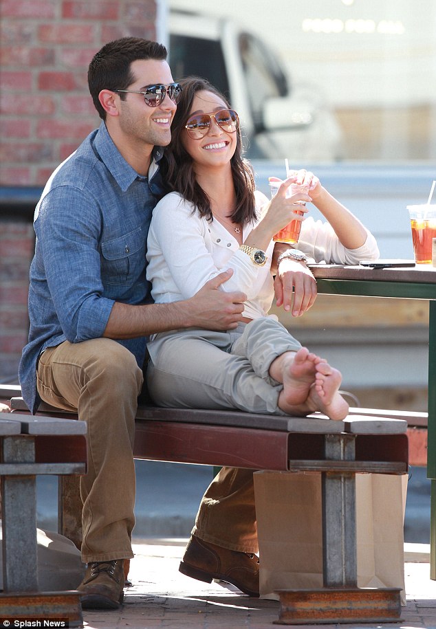 Jesse-Metcalfe-and-Cara-Santana-Dallas-Texas-November-2012-4.jpg