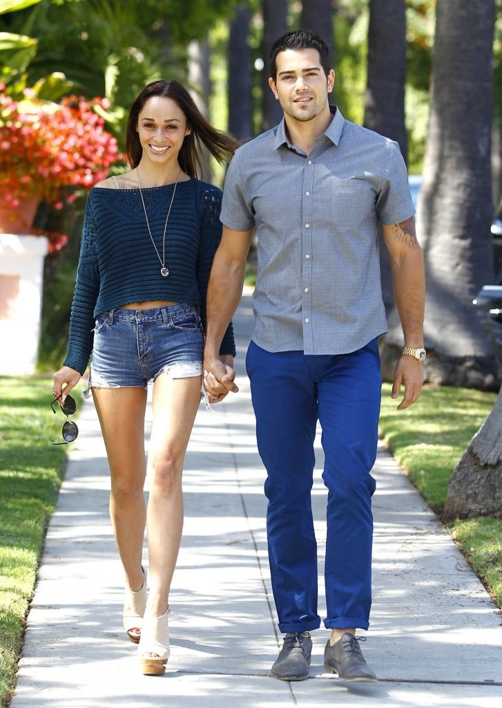 Jesse-Metcalfe-and-Cara-Santana-In-Beverly-Hills-April-2013-47.jpg