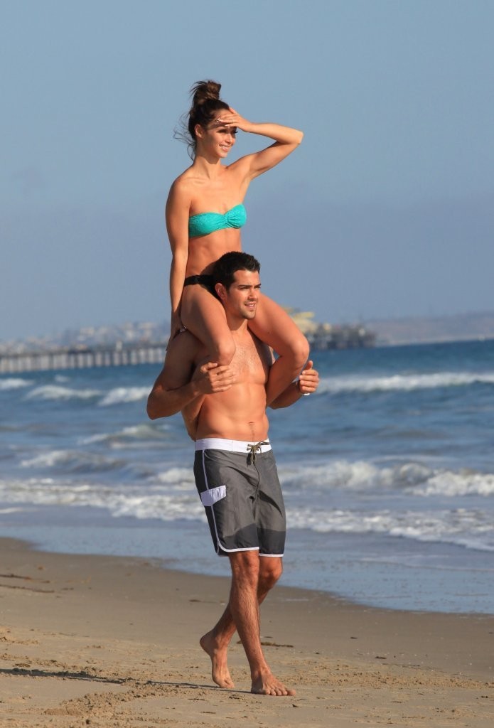 Jesse-Metcalfe-and-Cara-Santana-at-the-beach-in-Santa-Monica-April-2013-86.jpg Jesse-Metcalfe-and-Cara-Santana-at-the-beach-in-Santa-Monica-April-2013-86.jpg