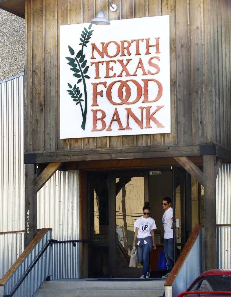 Jesse-Metcalfe-and-Cara-Santana-volunteer-at-North-Texas-Food-Bank-April-2013_05.jpg Jesse-Metcalfe-and-Cara-Santana-volunteer-at-North-Texas-Food-Bank-April-2013_05.jpg