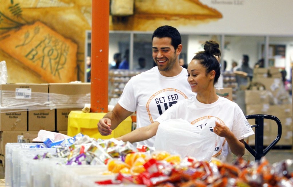 Jesse-Metcalfe-and-Cara-Santana-volunteer-at-North-Texas-Food-Bank-April-2013_14.jpg Jesse-Metcalfe-and-Cara-Santana-volunteer-at-North-Texas-Food-Bank-April-2013_14.jpg