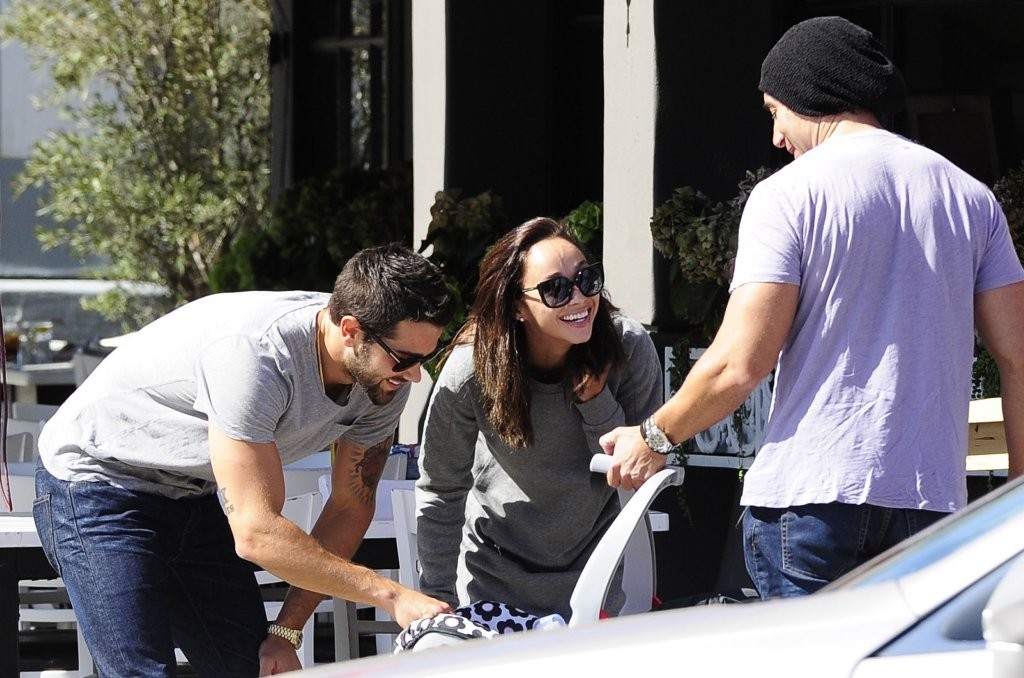 Jesse-Metcalfe-june_4_-_lunch_at_toast-021.jpg