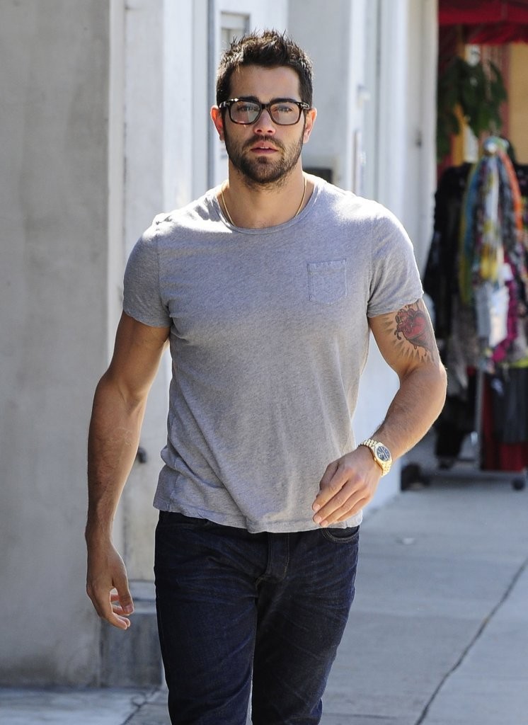 Jesse-Metcalfe-june_4_-_lunch_at_toast-028.jpg