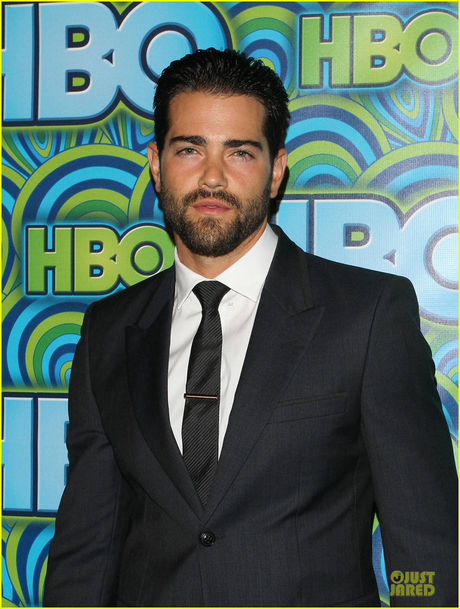 jesse-metcalfe-cara-santana-hbo-emmys-after-party-2013-20.jpg