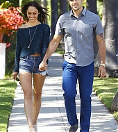 Jesse-Metcalfe-and-Cara-Santana-In-Beverly-Hills-April-2013-45.jpg