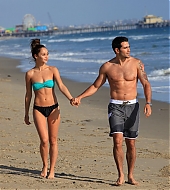 Jesse-Metcalfe-and-Cara-Santana-at-the-beach-in-Santa-Monica-April-2013-71.jpg