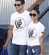 Jesse-Metcalfe-and-Cara-Santana-volunteer-at-North-Texas-Food-Bank-April-2013_30.jpg