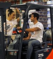 Filename=Jesse-Metcalfe-and-Cara-Santana-volunteer-at-North-Texas-Food-Bank-April-2013_34.jpg
Filesize=176KiB
Dimensions=1024x779
Date added=Apr 30, 2013 Jesse-Metcalfe-and-Cara-Santana-volunteer-at-North-Texas-Food-Bank-April-2013_34.jpg
