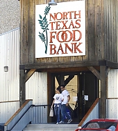 Filename=Jesse-Metcalfe-and-Cara-Santana-volunteer-at-North-Texas-Food-Bank-April-2013_35.jpg
Filesize=174KiB
Dimensions=712x1024
Date added=Apr 30, 2013 Jesse-Metcalfe-and-Cara-Santana-volunteer-at-North-Texas-Food-Bank-April-2013_35.jpg