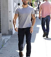 Jesse-Metcalfe-june_4_-_lunch_at_toast-004.jpg