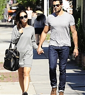 Jesse-Metcalfe-june_4_-_lunch_at_toast-022.jpg
