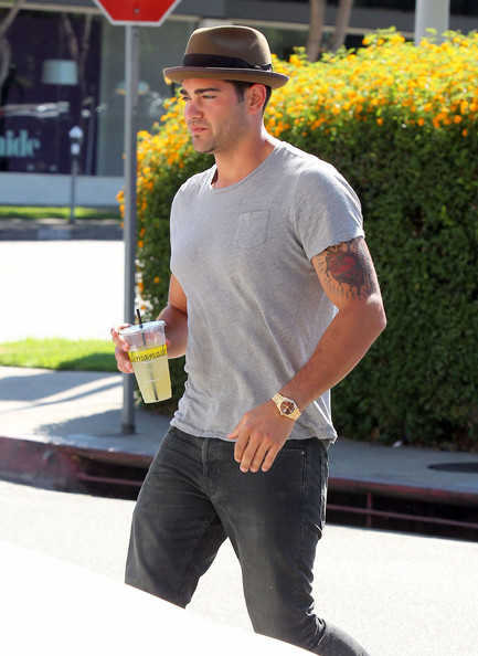 Jesse2BMetcalfe2BJesse2BMetcalfe2BRuns2BCostar2BiRu9UGjJdGQl.jpg