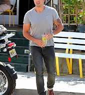 Jesse2BMetcalfe2BJesse2BMetcalfe2BRuns2BCostar2BoT7fx5joXgCl.jpg